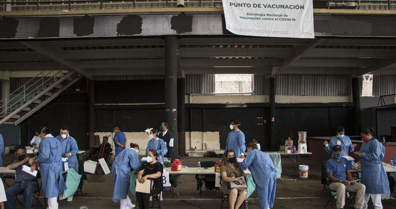 Vacunados, enferman de COVID y mueren. Hay casos en todo el país