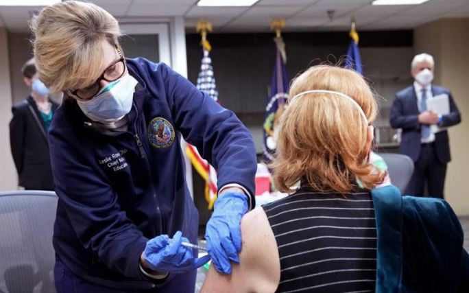 EU no alcanzará meta de vacunación propuesta por Biden para el 4 de Julio