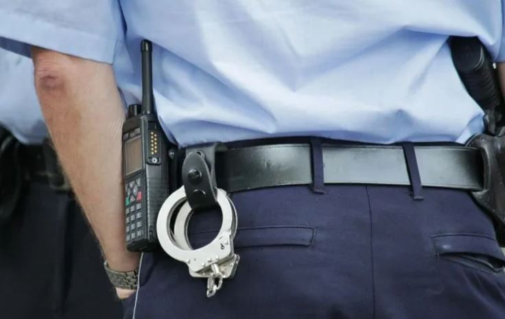 Polémico clérigo indonesio condenado a prisión por ocultar resultados de COVID-19