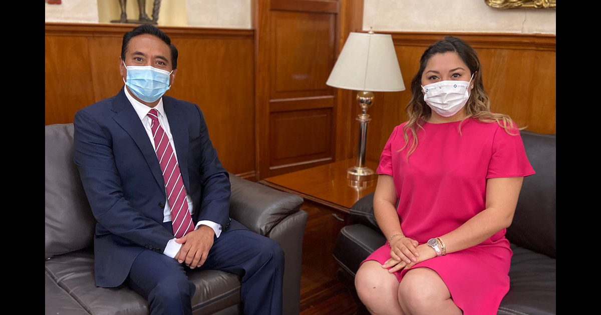 Se reúnen el presidente municipal electo, Jorge Corichi Fragoso y la presidenta en turno Mildred Vergara Zavala