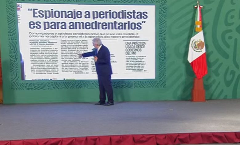 AMLO estrena “¿Quién es quién? en fake news” con El Universal y niega espionaje a periodistas