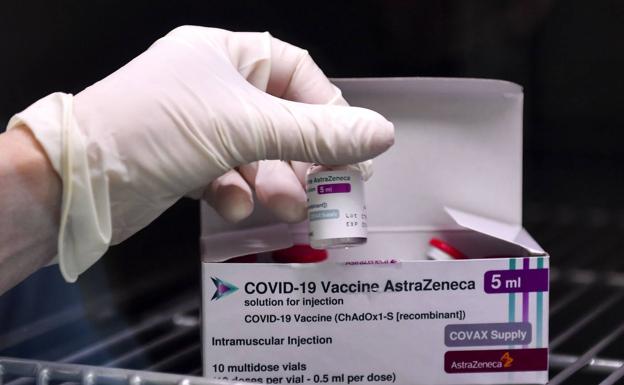 Vacuna Vaxzevria de AstraZeneca es 'altamente eficaz' ante variantes Beta y Delta