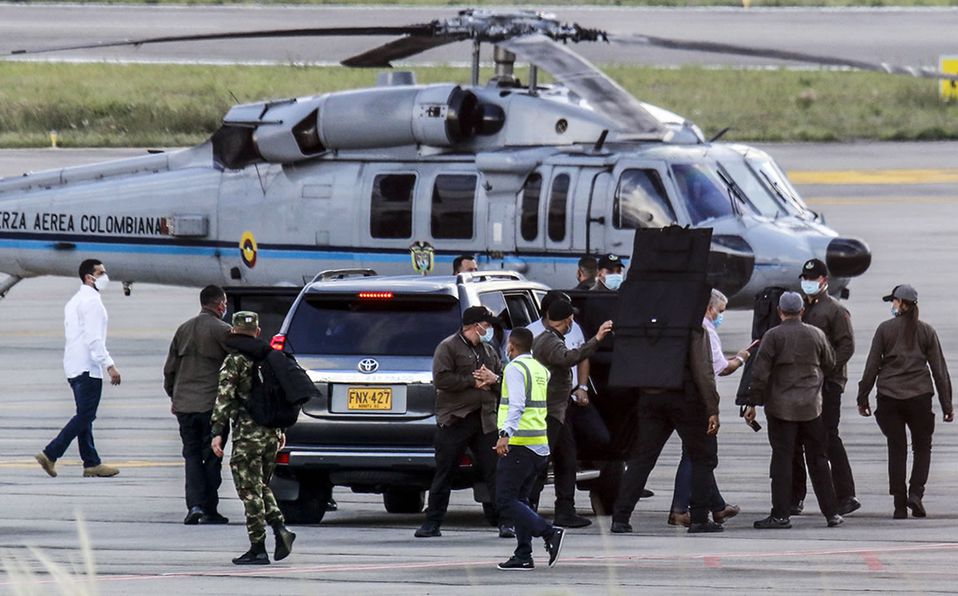 Ofrecen millonaria recompensa por información sobre ataque a helicóptero del presidente de Colombia
