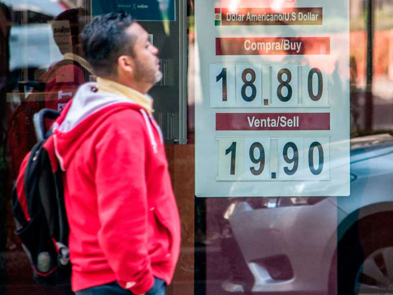 ¡Otra vez cae el peso, pero sigue debajo de los 20 por dólar!