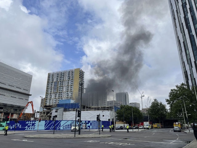 Explosión causa gran incendio en estación de tren y Metro en Londres