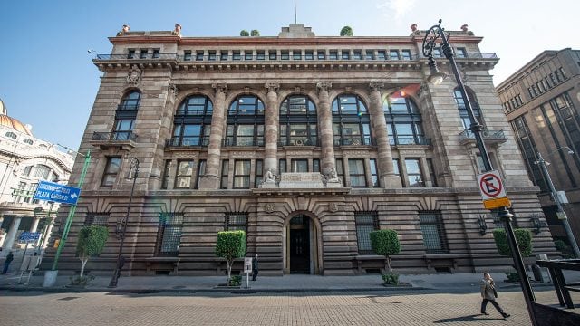 Analistas ajustan al alza pronóstico para economía mexicana en 2021; estiman crecimiento de 3.89%