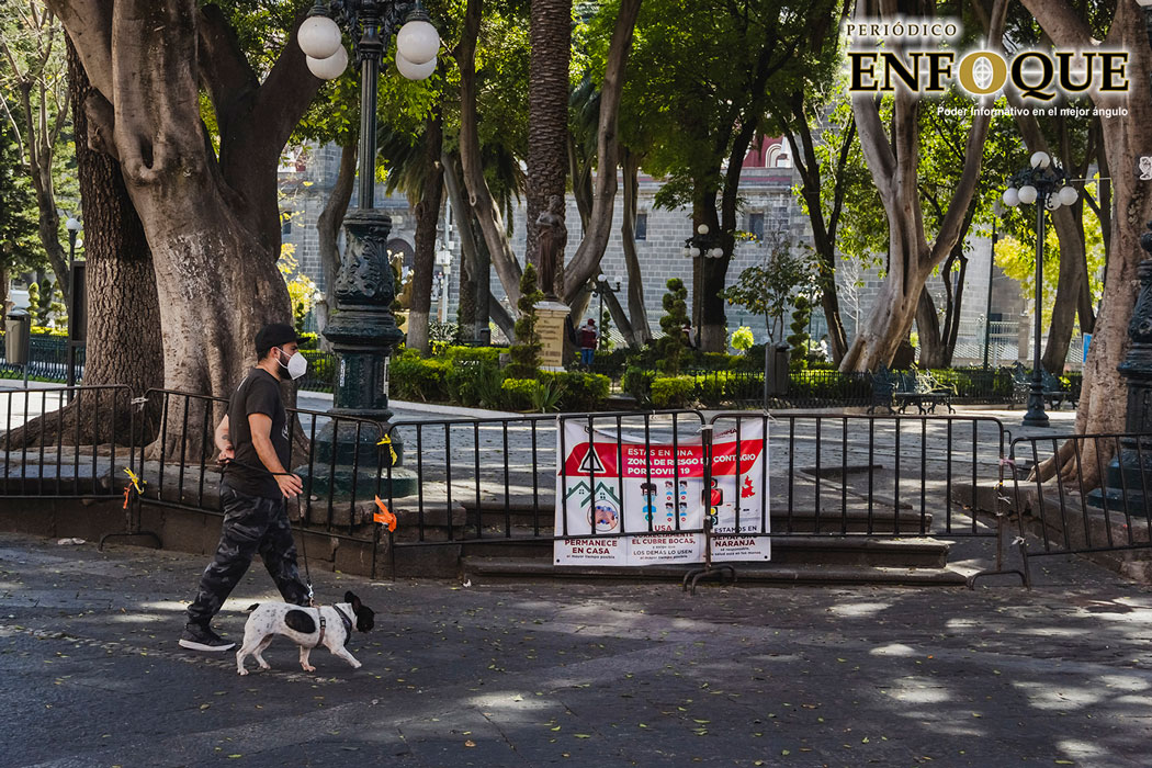 Vuelven a colocar vallas en el zócalo para evitar aglomeraciones