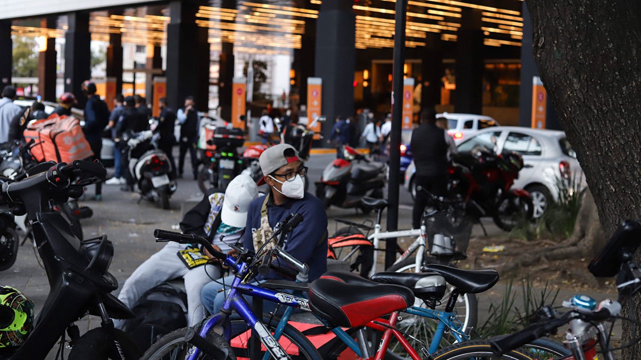 CdMx se queda en semáforo naranja; pospone regreso de más actividades