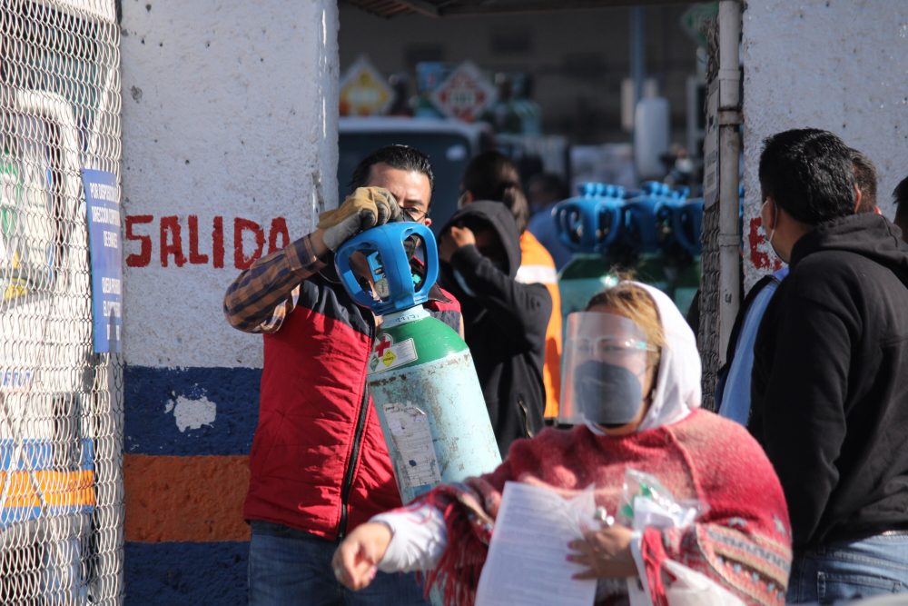 38 familias reciben apoyos económicos para recargas de tanques de oxígeno o cremación