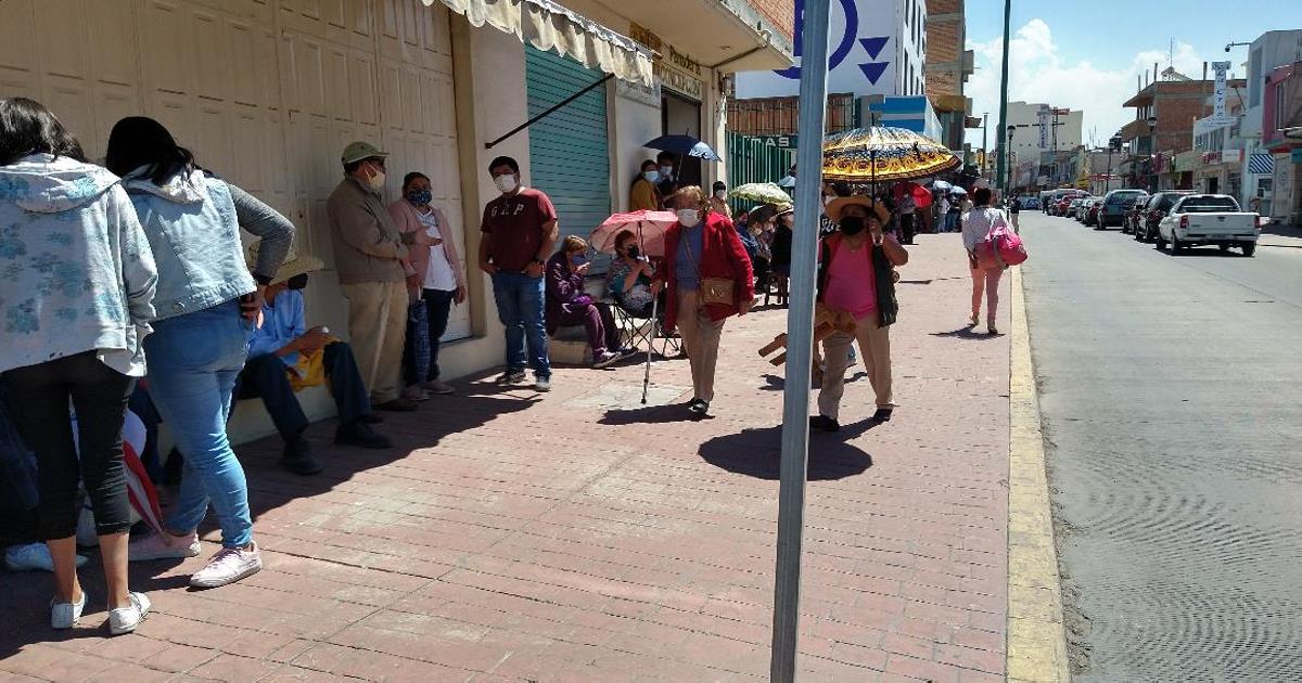 Genera inconformidad la larga espera para recibir la vacuna Covid-19 en Chiautempan