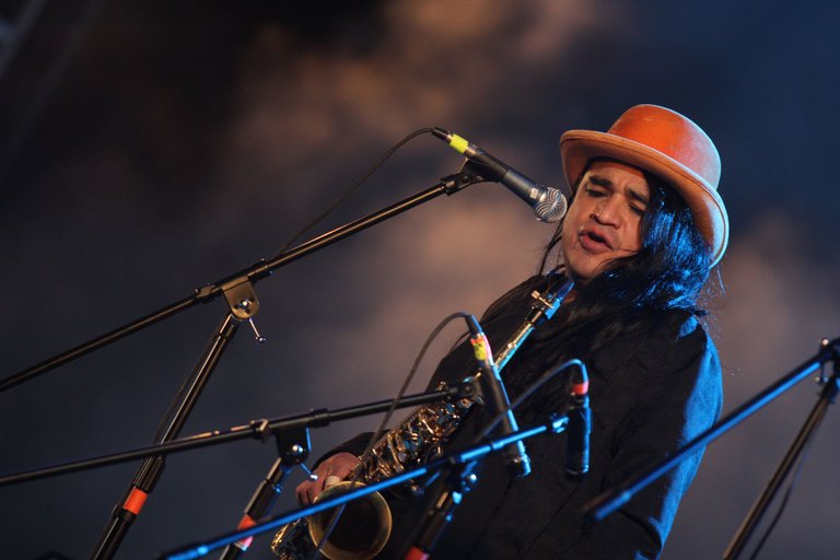 Murió Sax, cofundador de Maldita Vecindad por COVID-19