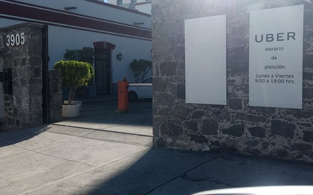 Gobierno propone la creación de un área para regular transporte ejecutivo en Puebla