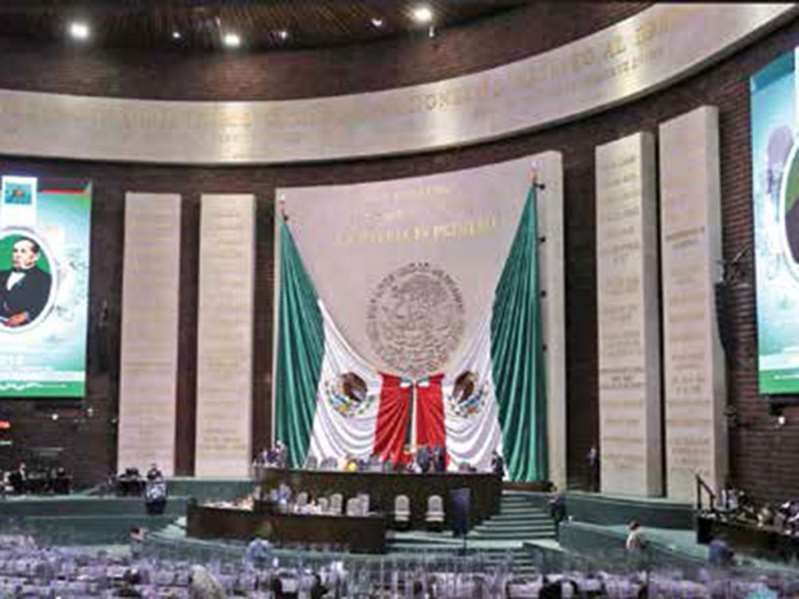 Morena ahora busca limitar los amparos; bancada prepara otra iniciativa de reforma