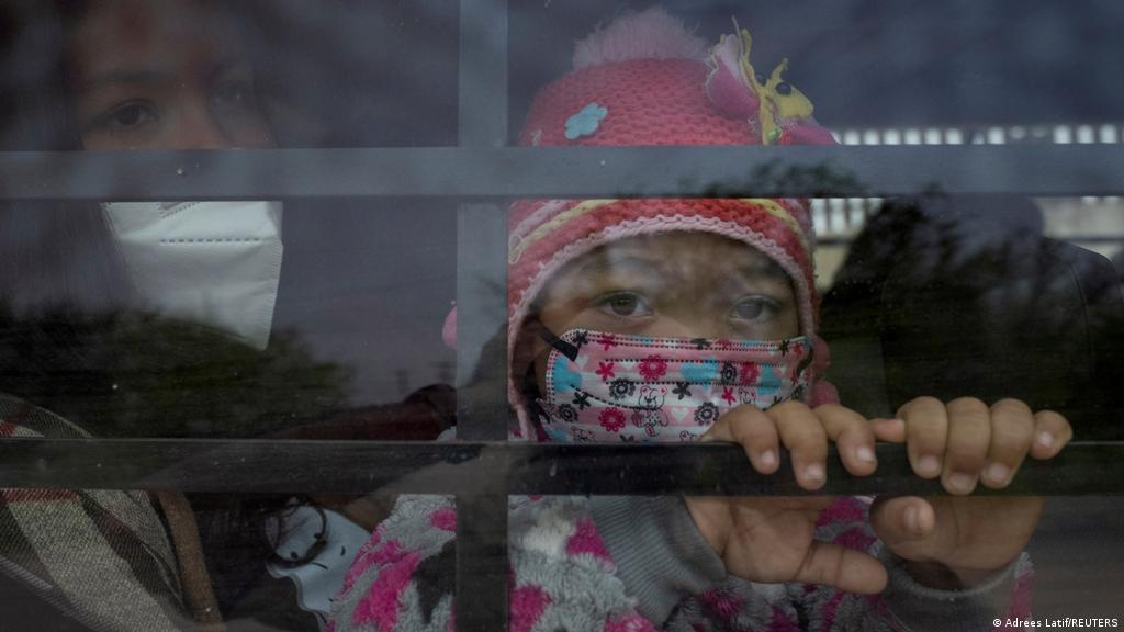 EU alojará a familias migrantes en hoteles cerca de la frontera