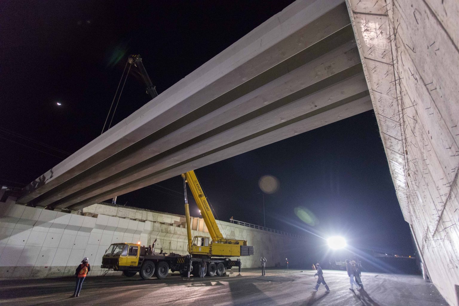 Construcción de nuevo puente vehicular en Atlihuetzia registra 80 por ciento de avance físico: SECODUVI