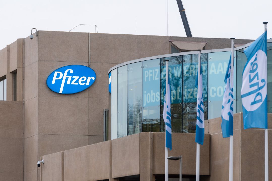 Pfizer inicia estudios de medicamento oral contra Covid-19
