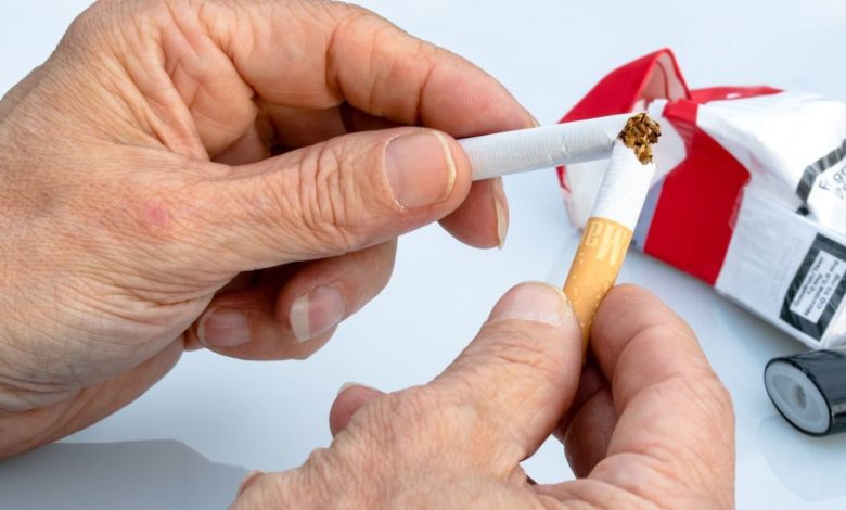 Morena propone multar a quienes fumen dentro de autos particulares