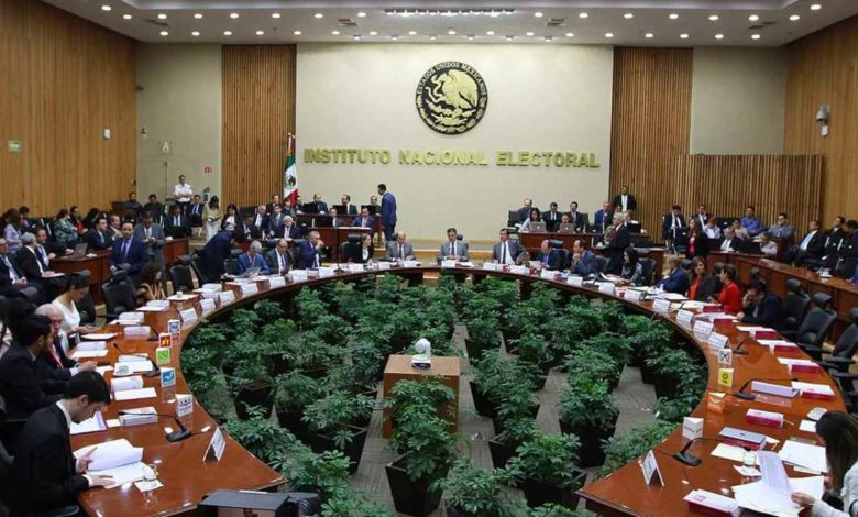 Intelectuales, políticos y empresarios firman carta para exigir respeto a la autonomía del INE