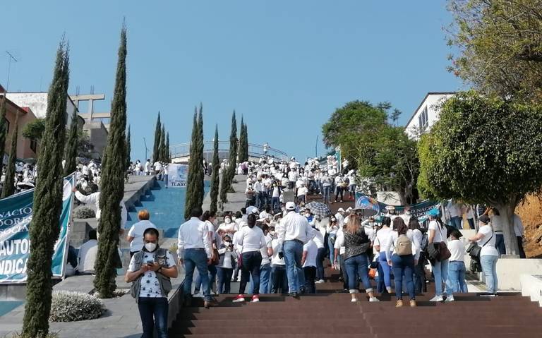 Marchan en Tlaxcala para mejorar las condiciones del trabajador