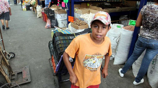 Laboran 200 mil infantes en trabajos no permitidos
