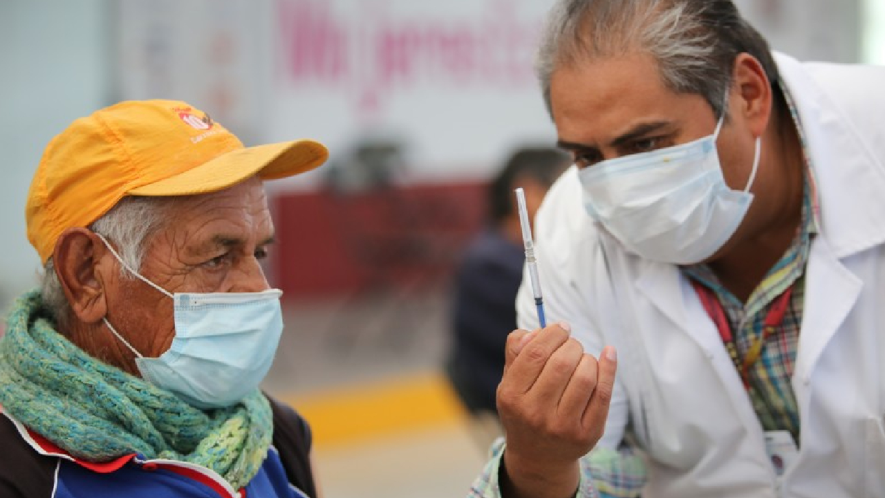 Mañana inicia la Jornada de Vacunación Anticovid para adultos mayores de 50 años. 
