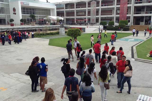 Estudiantes de universidades buscan encuentro con candidatos