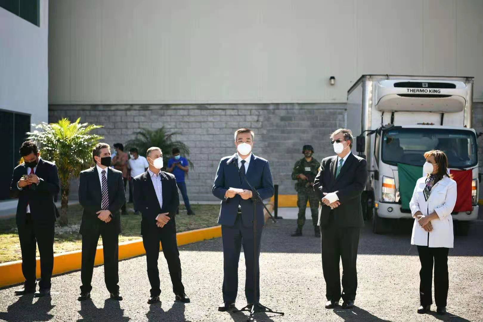Entrega Drugmex 673 mil 650 dosis de vacuna CanSino envasadas en Querétaro