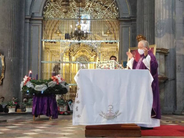 En la familia, la mamá es lo más sagrado que tenemos: Arzobispo de Puebla