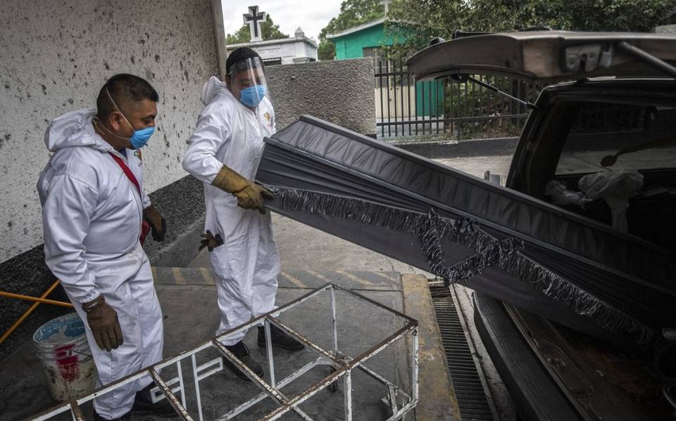 Han fallecido 135 mujeres embarazadas por COVID en México durante 2021: Salud