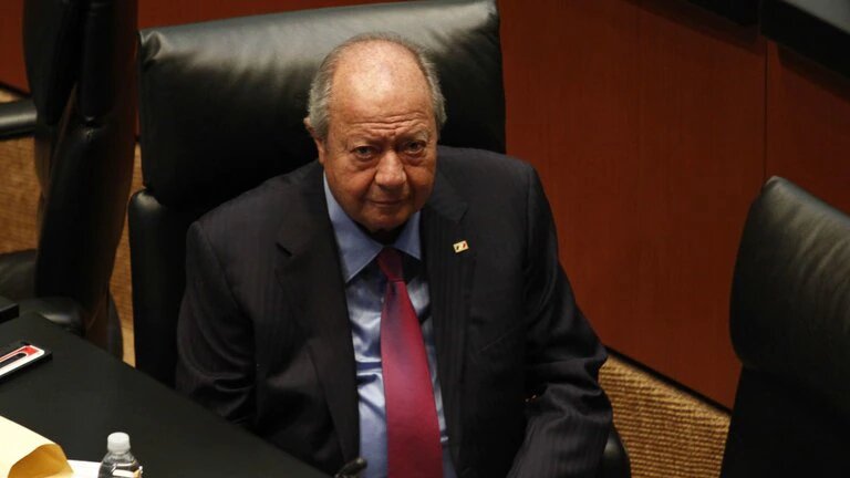 Un Ferrari bañado en oro: los inauditos lujos de Carlos Romero Deschamps