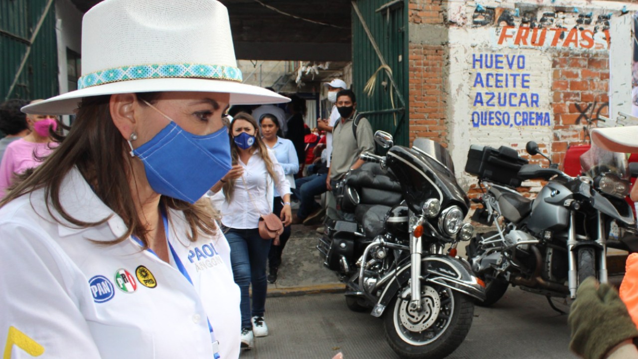 Paola Angón pretendería acabar las calles inconclusas de San Pedro Cholula