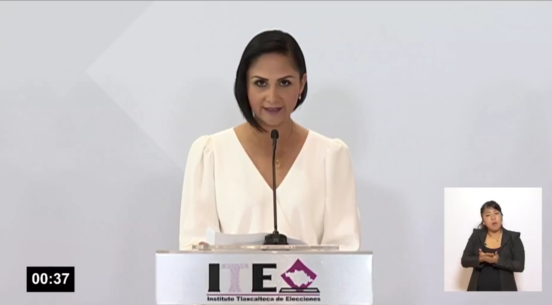 Liliana Becerril declina a favor de Anabell Ávalos