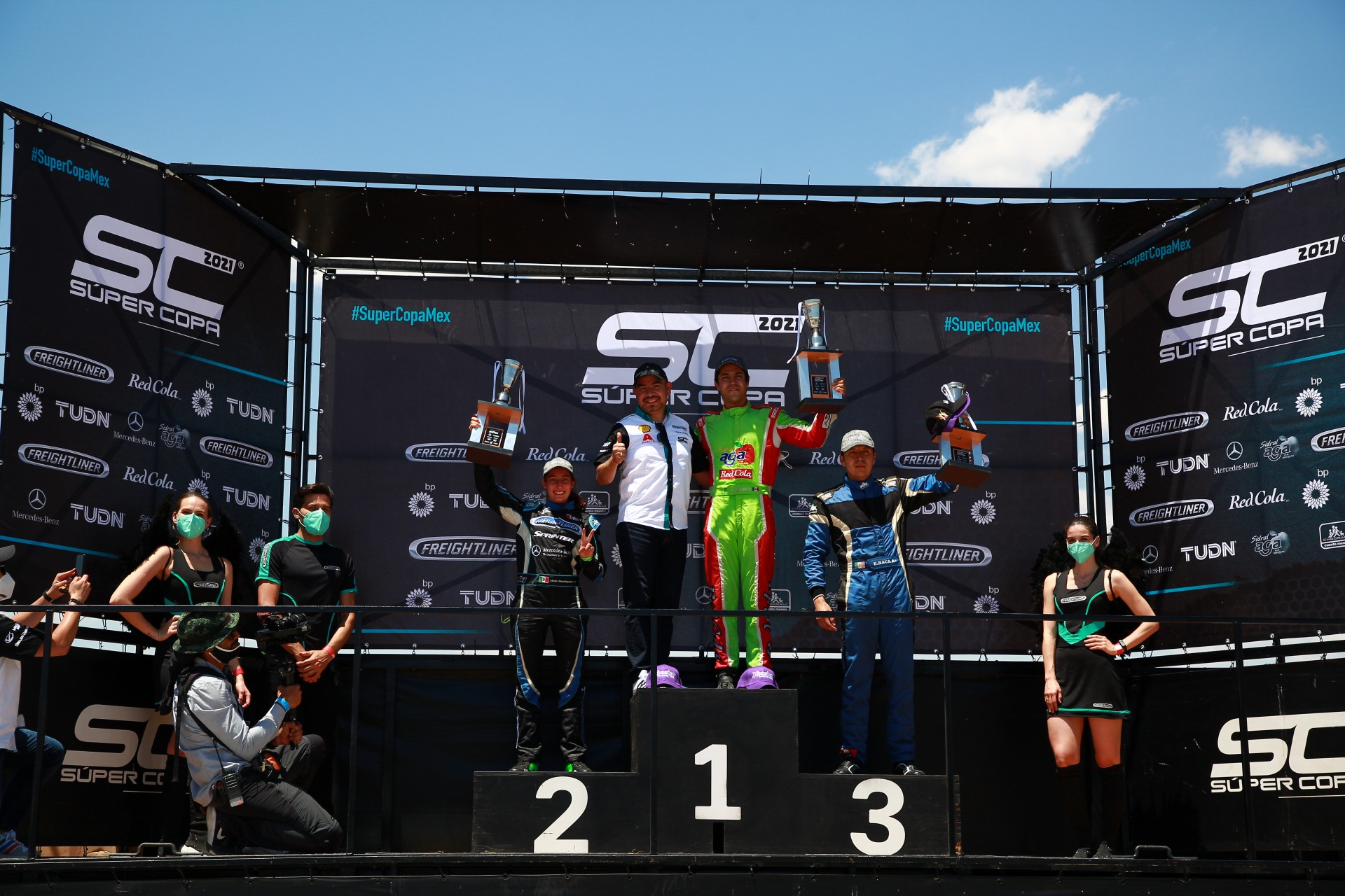 La poblana MaJo Rodríguez logró el segundo lugar en los tractocamiones de la Súper Copa 