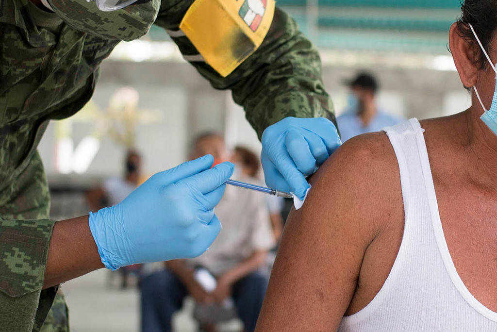 México busca ampliar vacunación COVID-19 hasta las 800,000 dosis por día