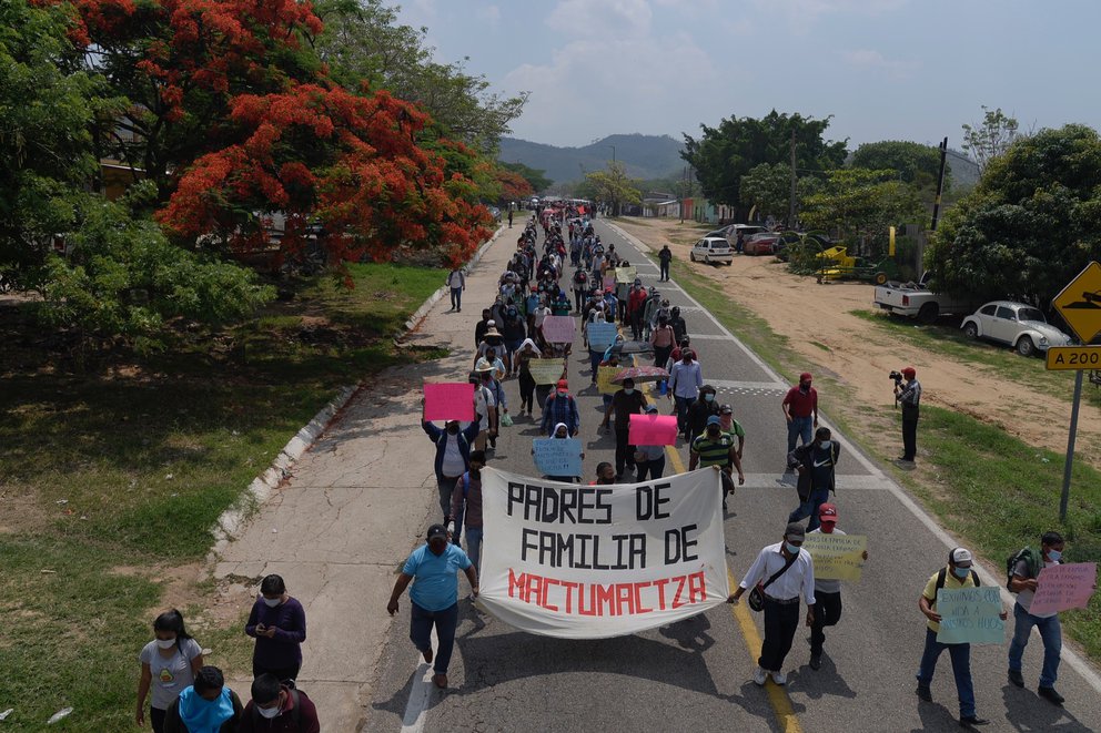 Exigen liberación de 95 estudiantes encarcelados por una protesta en Chiapas