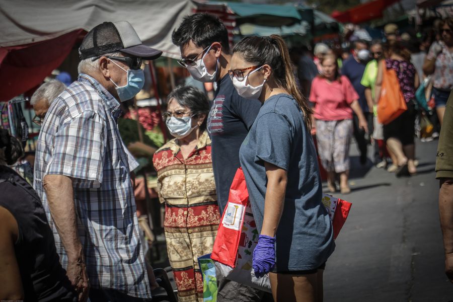 Los casos semanales de COVID bajaron un 14% en el mundo, pero aumentaron en América por Argentina, Brasil y Colombia