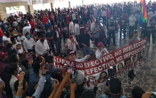 Morenistas opositores irrumpen e intentan sabotear evento de Mario Delgado