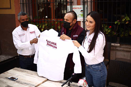 Óscar Acuña declina a favor de Susana Barragán, candidata a diputada local por el Distrito 11