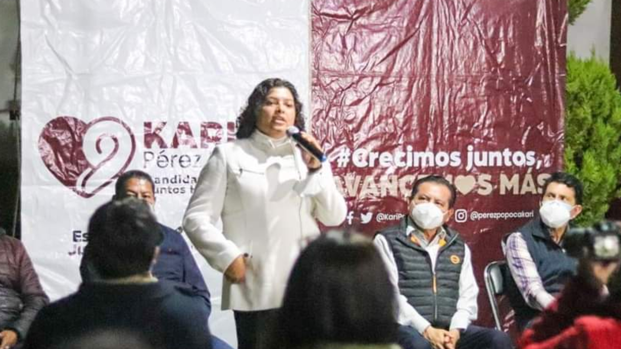 Karina Pérez Popoca, mantuvo diálogos con maestros y miembros de los comités de padres de familia