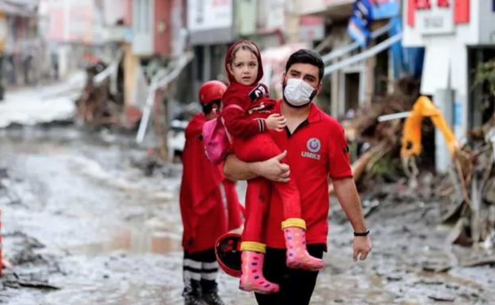 Inundaciones en Turquía dejan al menos 38 muertos