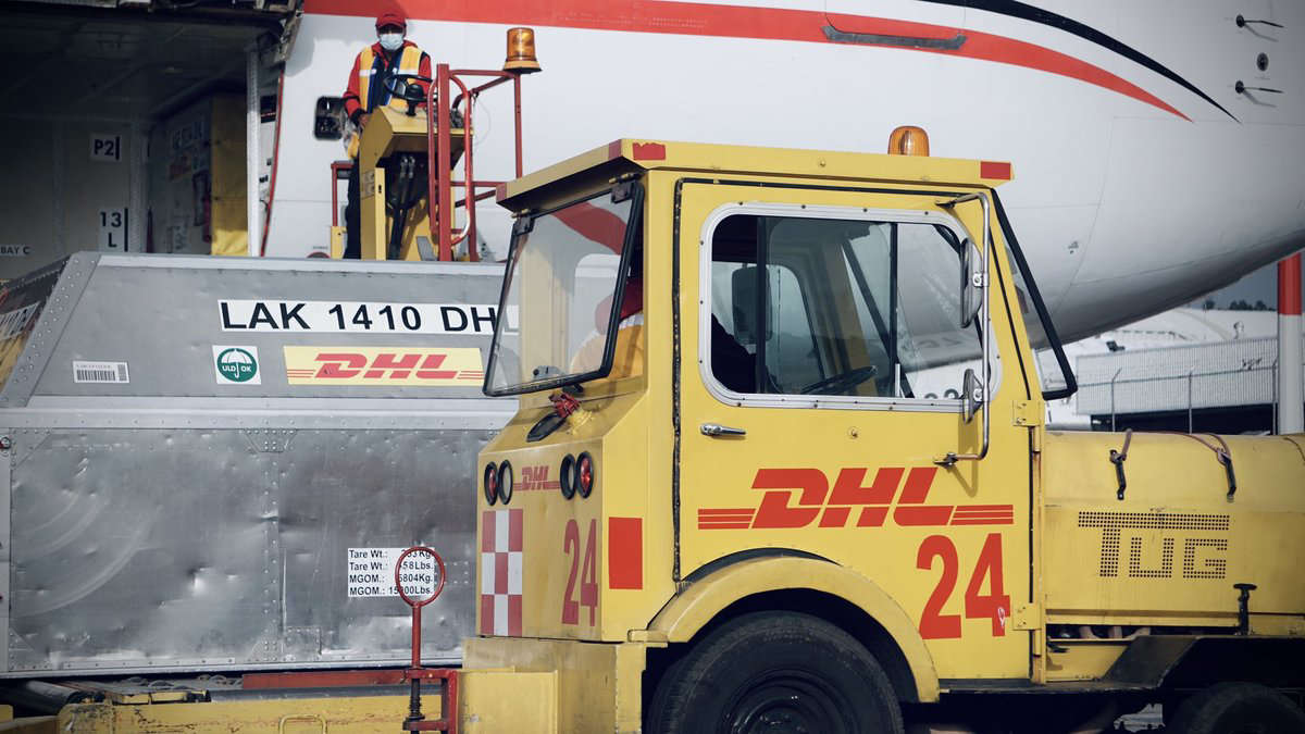 Llega lote con 585 mil vacunas anticovid de Pfizer al AICM