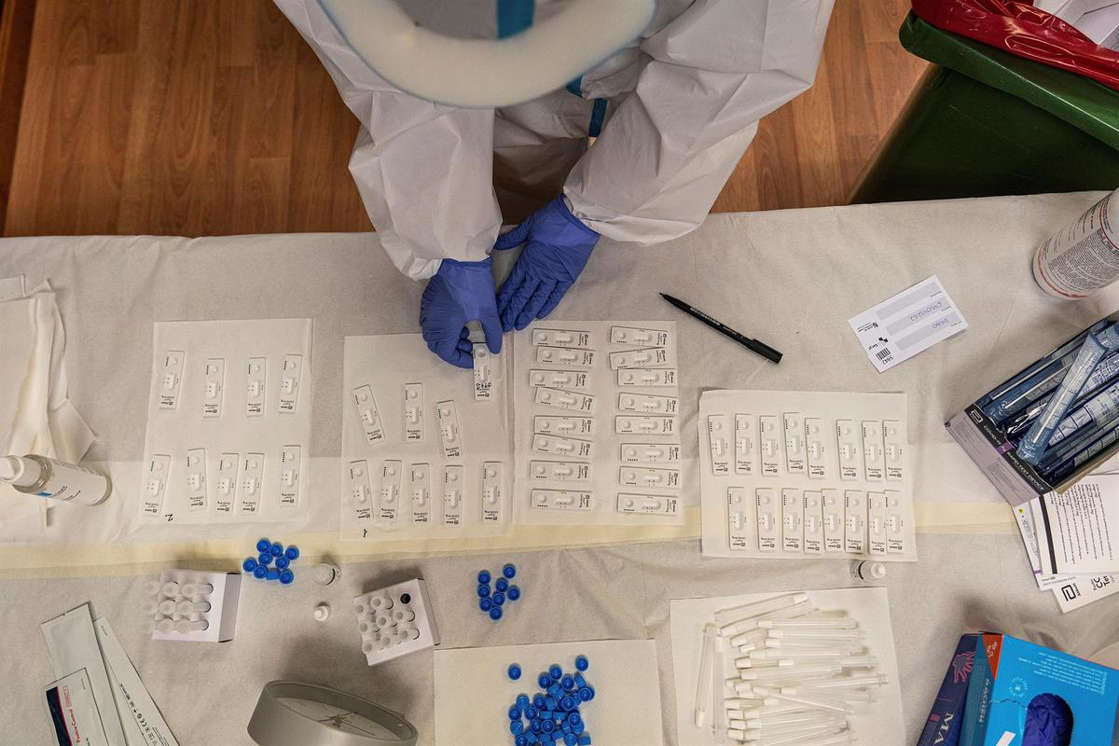 Realizará pruebas gratuitas en Italia a profesores que sin certificado de vacunación covid