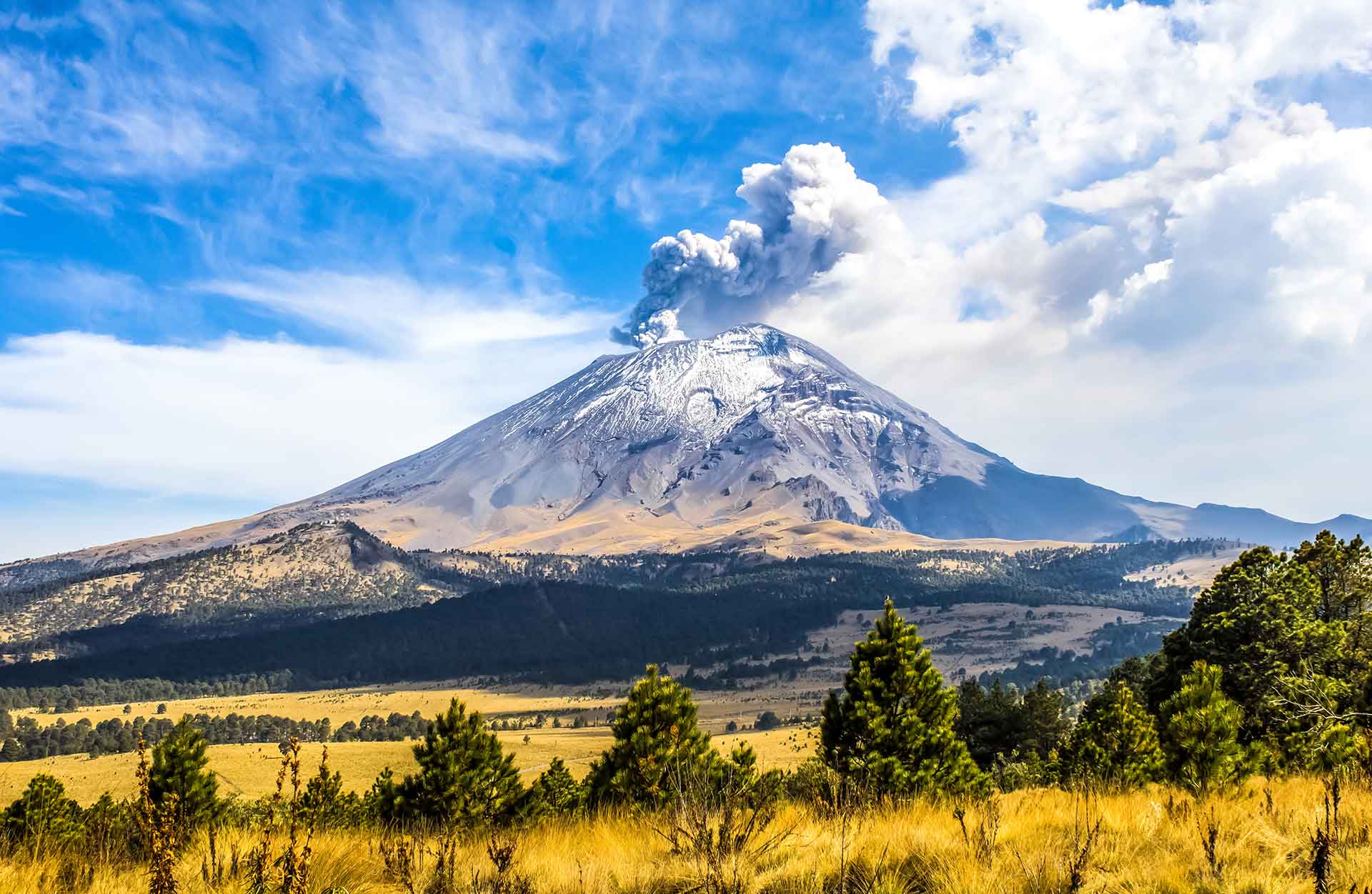 El volcán Popocatépetl registró 392 minutos de tremor y 97 exhalaciones 