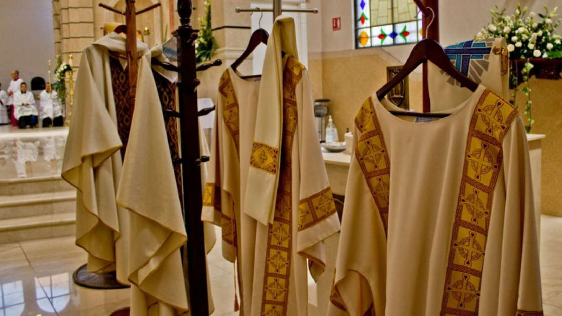 Aseguran que sacerdotes del Vaticano han usado la app de citas gay Grindr