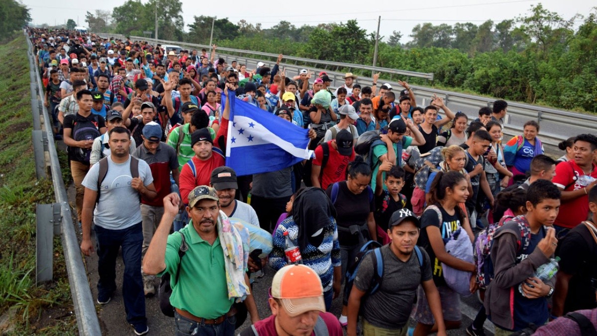 Detienen el paso a caravana migrante en México