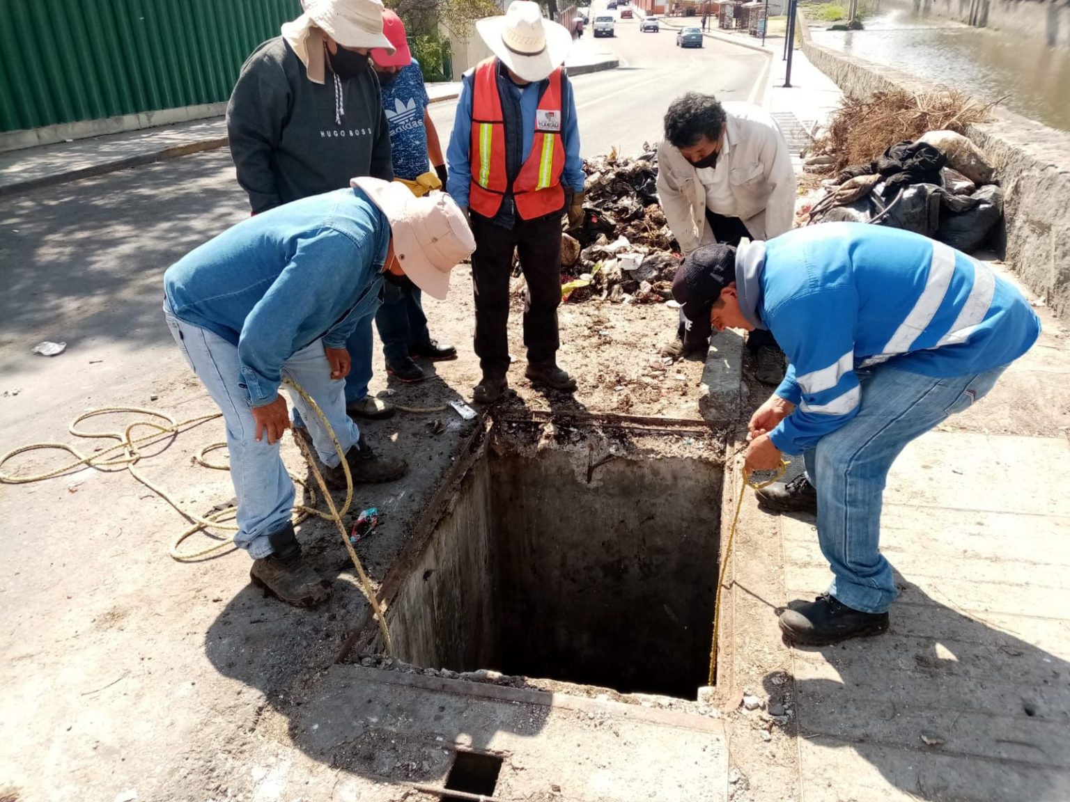 Extrae Ayuntamiento de Tlaxcala toneladas de basura de registro profundo