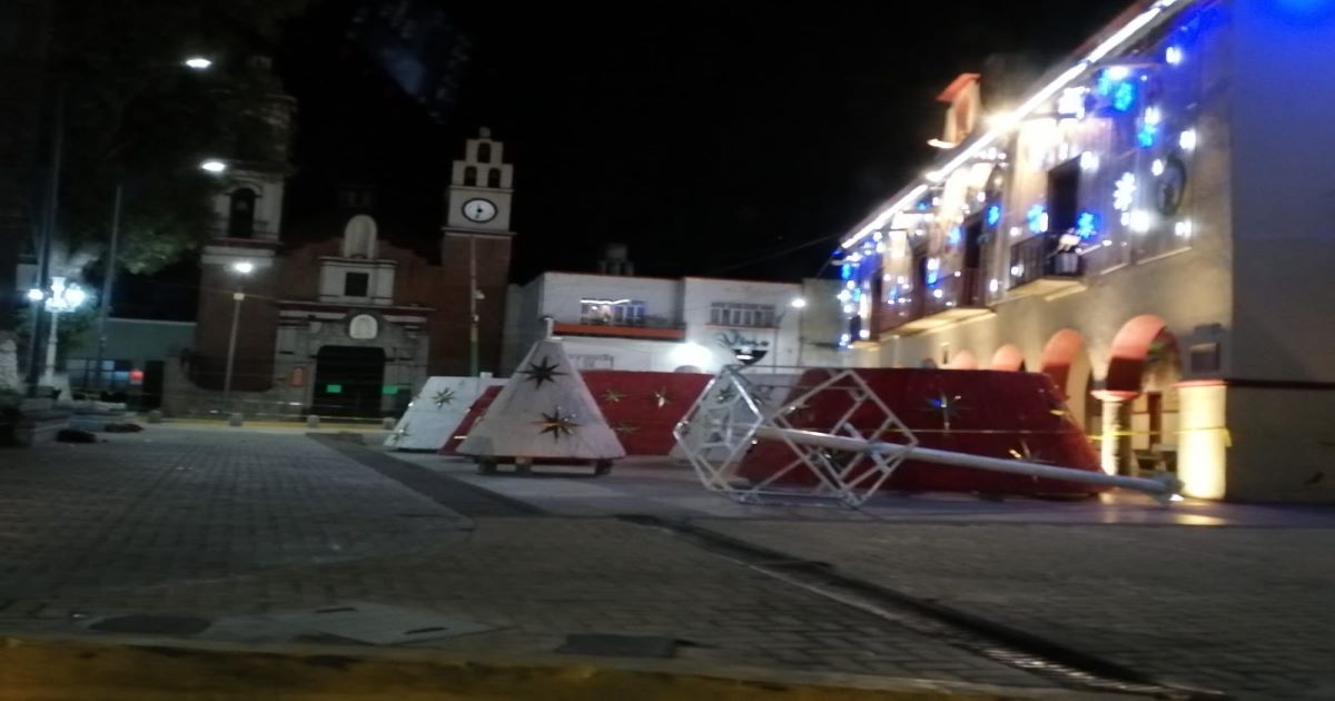 Municipio de Chiautempan inicia con decoraciones navideñas