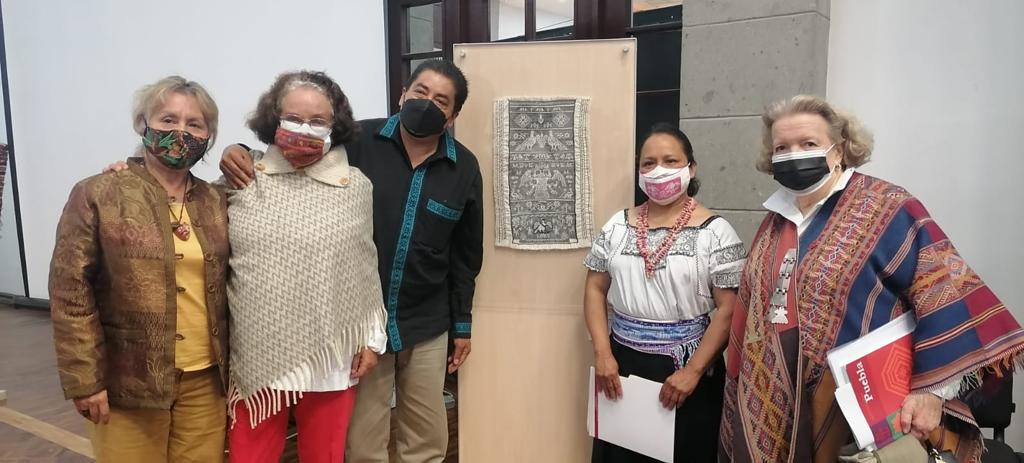 Artesana tlaxcalteca gana premio conmemorativo “Bicentenario”
