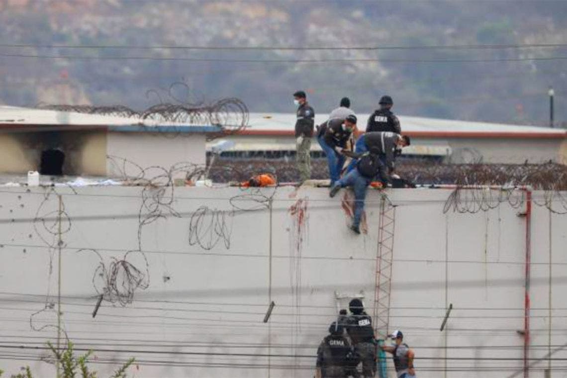 Enfrentamientos en penitenciaria de Ecuador dejó 58 muertos y 12 heridos: Gobierno de Guayaquil