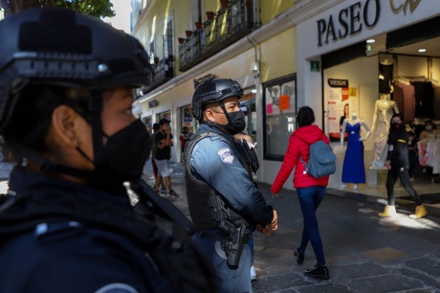 Dos mil policías municipales brindan seguridad durante compras del Buen Fin